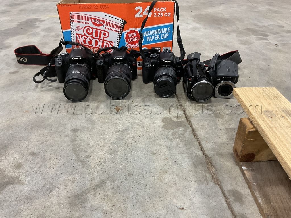 VARIOUS CANON CAMERAS W/TRIPODS - photo 1