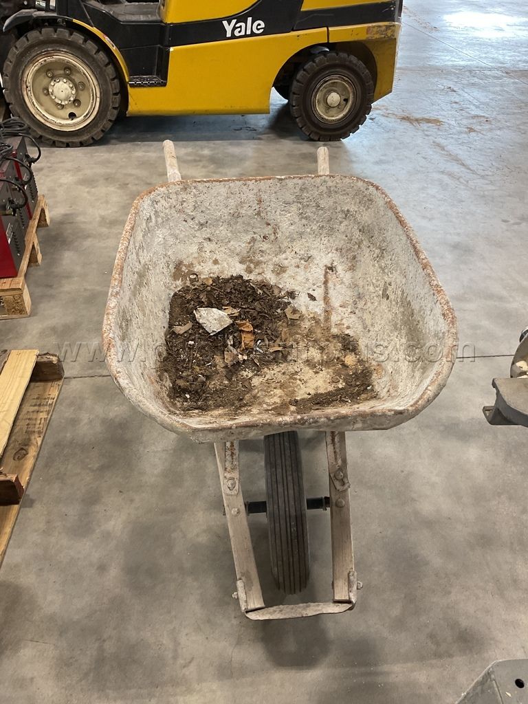 Wheelbarrow - photo 1