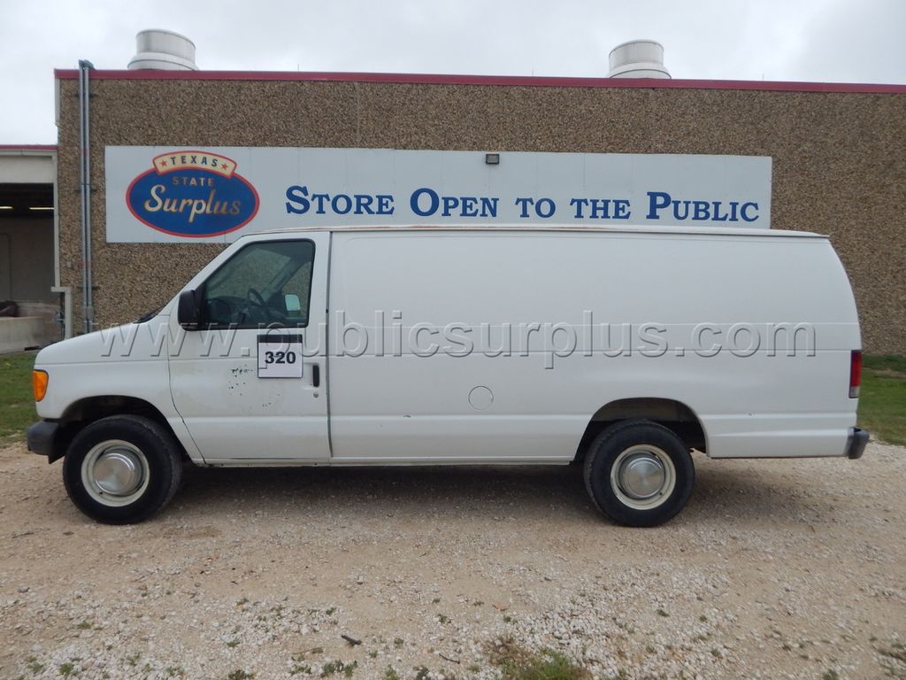 Lot 320 - 2006 Ford E250 Econoline - 1FTNS24L26HA53180 — photo 1