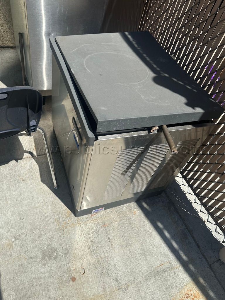Scotsman Ice Machine and Ice Bin — photo 1