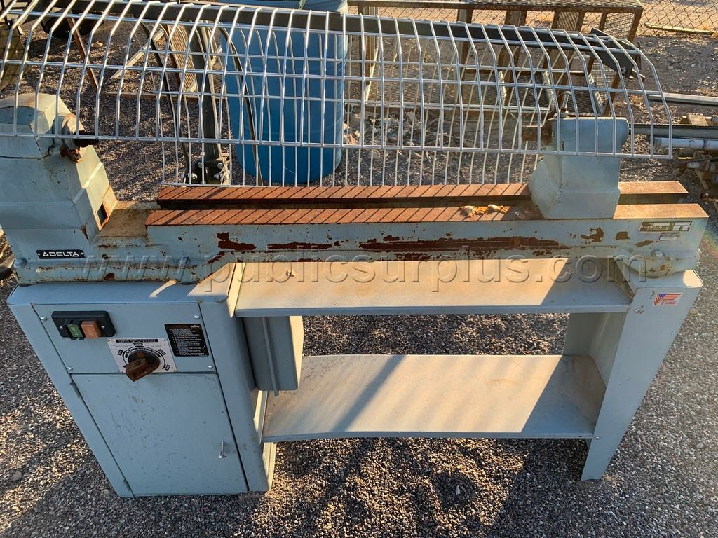 Wood Lathe - Delta (4329) — photo 1
