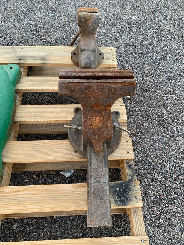 Vises X 2 — photo 1