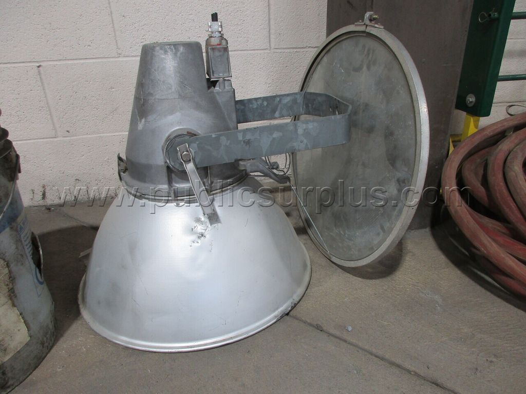 Flood Lights and Stands — photo 1