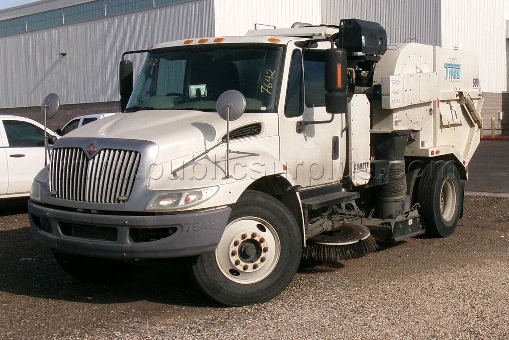2016 International Tymco Sweeper Truck (7642) — photo 1