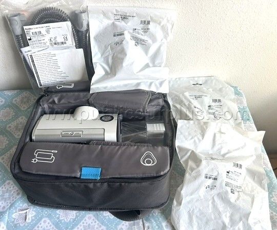 RESMED AIRCURVE 10 VAUTO CPAP MACHINE WITH POWER SUPPLY, 3 MED PILLOWS — photo 1