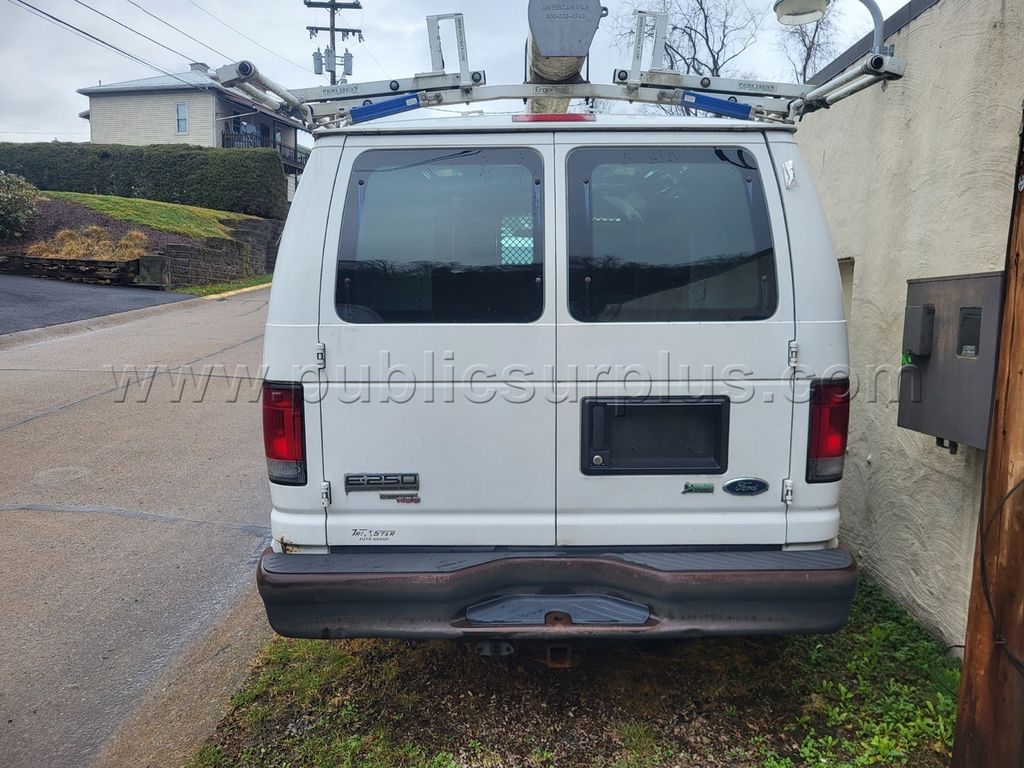2006 Ford E250 Van — photo 1