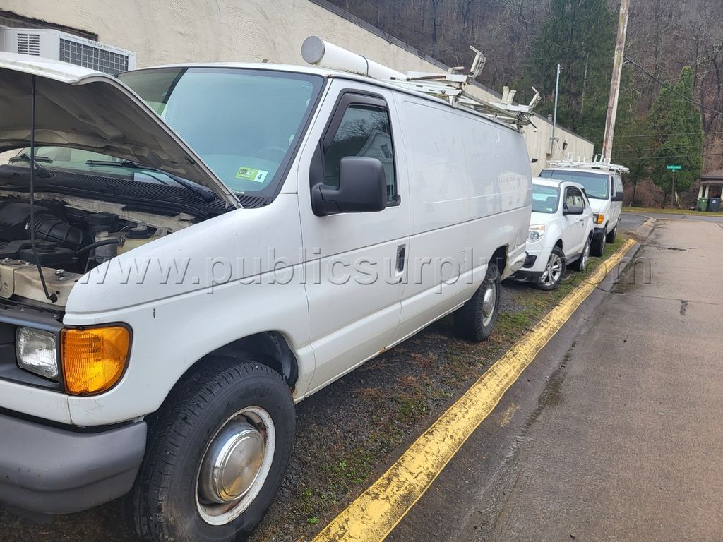 2006 Ford E250 Van — photo 1