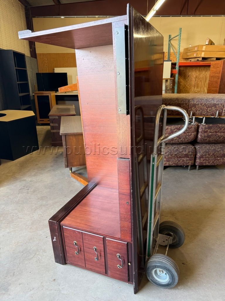Desk — photo 1