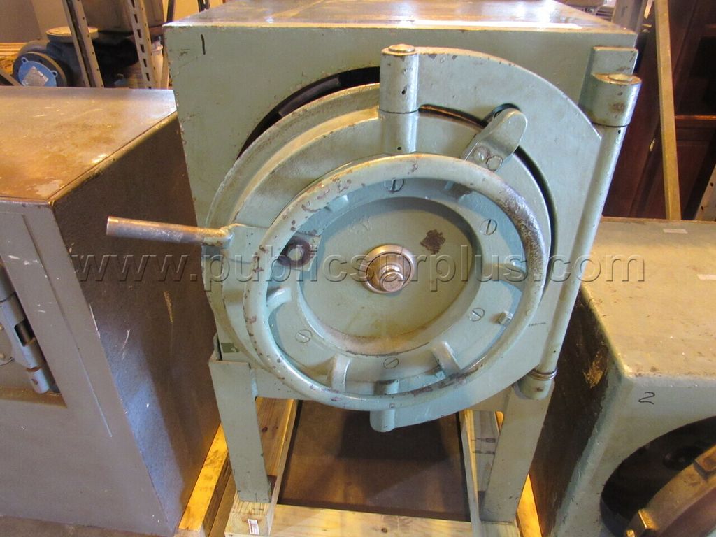 Lot 1110 Safe — photo 1
