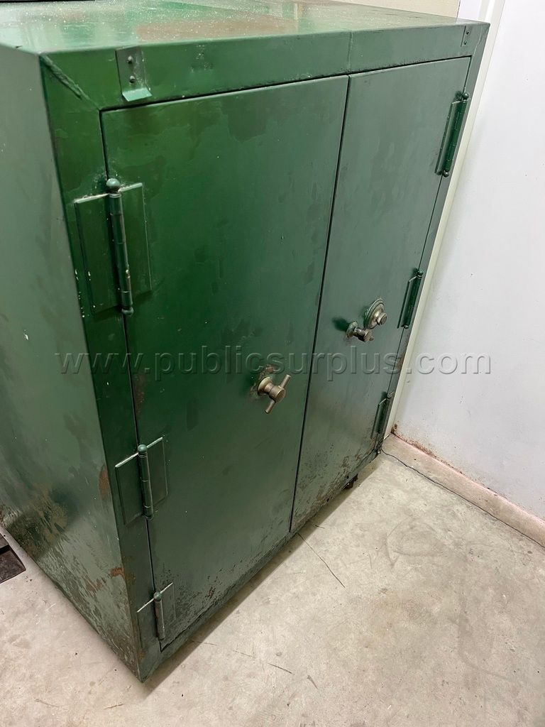Yale ventage 2 door combination safe — photo 1