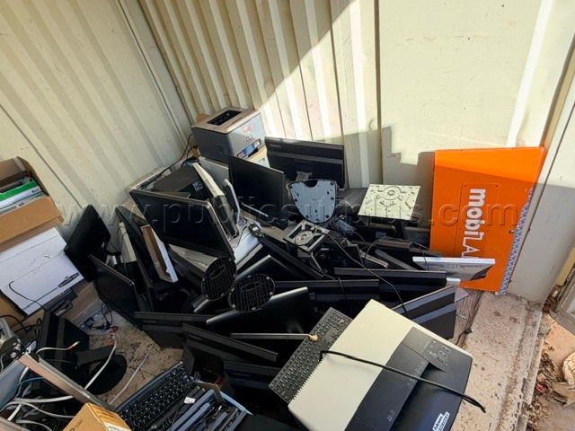 Misc tech/electronic items — photo 1