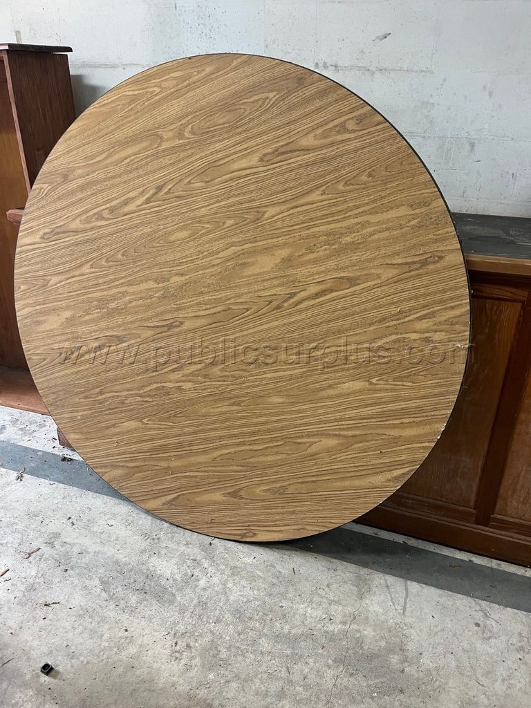 5 foot round table with adjustable legs — photo 1