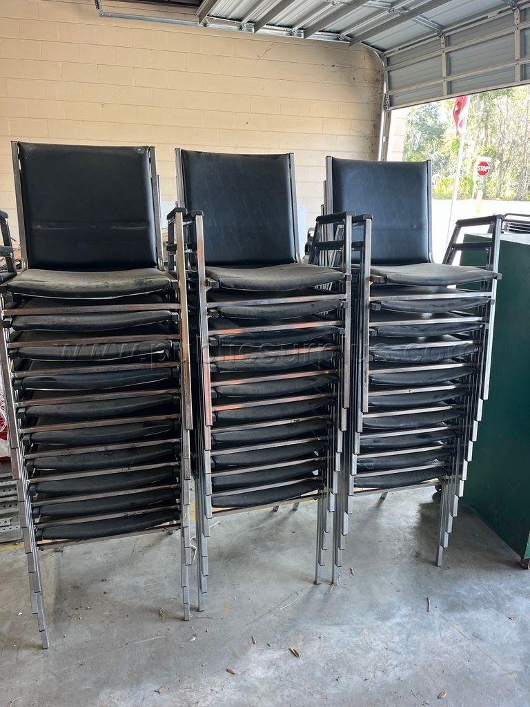 10 black chairs with armrest (lot of 10) — photo 1