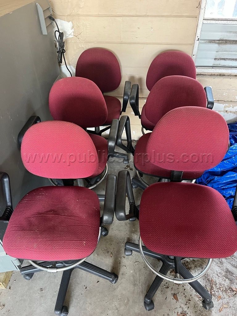 6 red chairs on rollers — photo 1