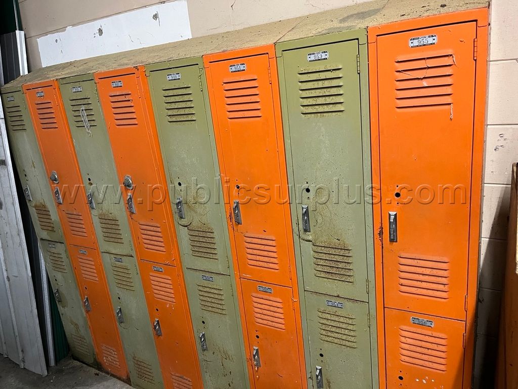 16 lockers — photo 1