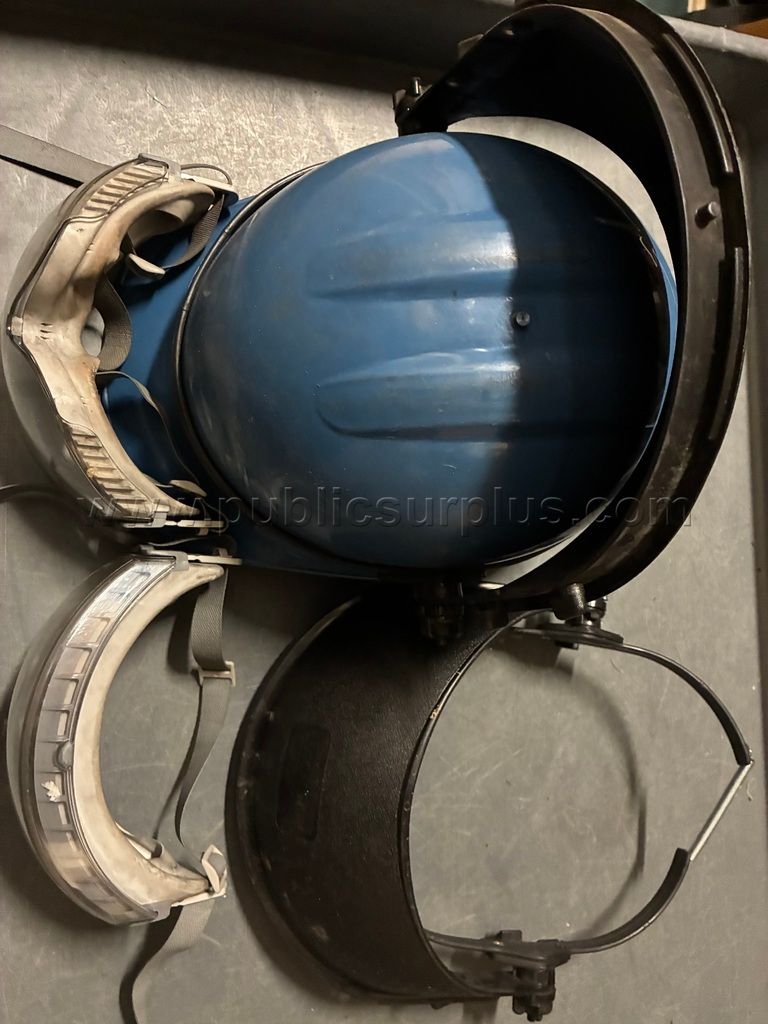 Helmet with Visor — photo 1