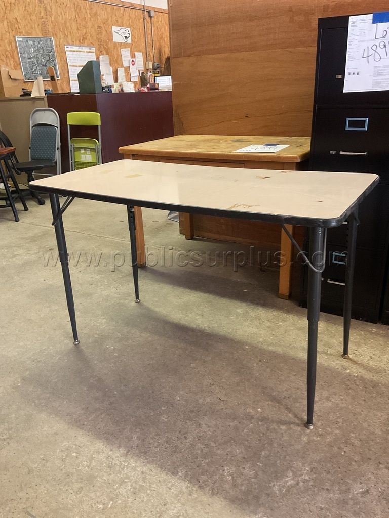 Table with Adjustable Legs Lot # 4901 — photo 1