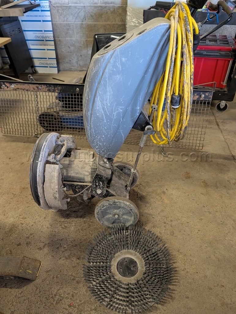 Radiant floor scrubber with brush 120v — photo 1