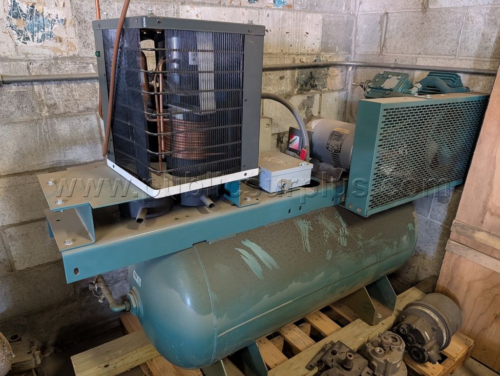 Curtis 30gallon 3phase 208v 2hp air compressor — photo 1