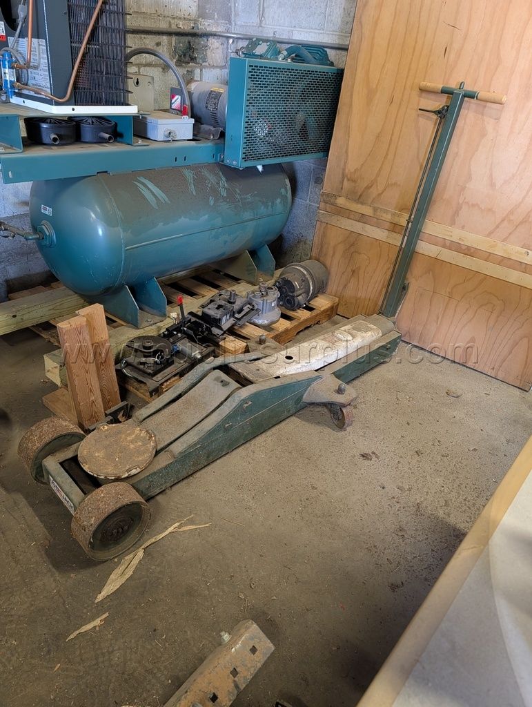 US Jack 10 ton floor jack — photo 1