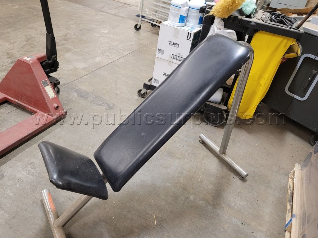 UNIVERSAL INCLINE BENCH — photo 1
