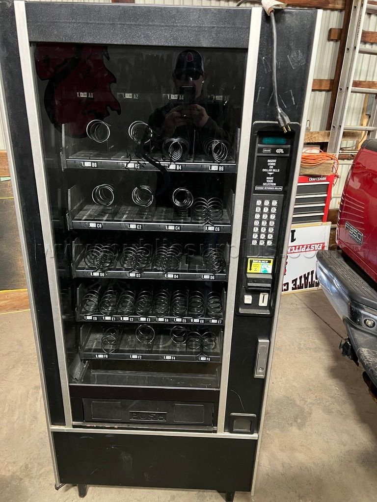 Snack and Candy Vending Machine — photo 1