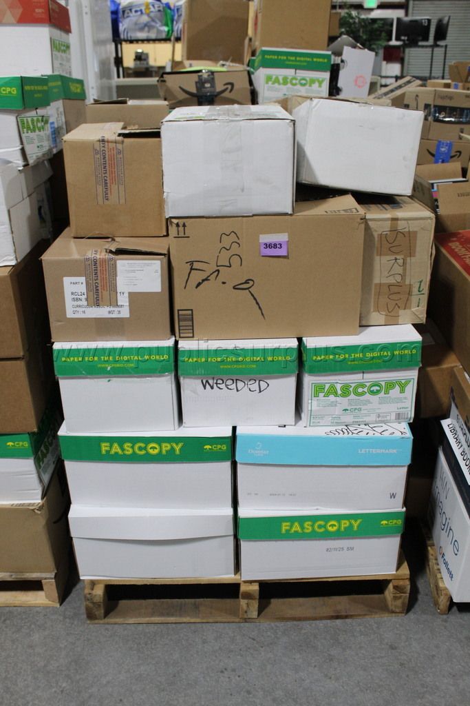 pallet of (used) books ~3683~ — photo 1