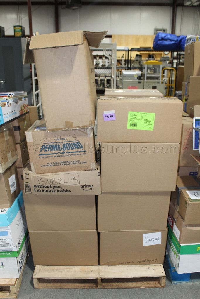 pallet of (used) books ~3686~ — photo 1