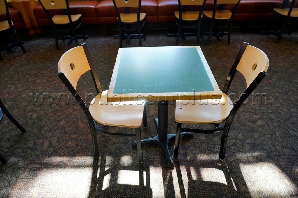 (1) Table (2) Chairs — photo 1