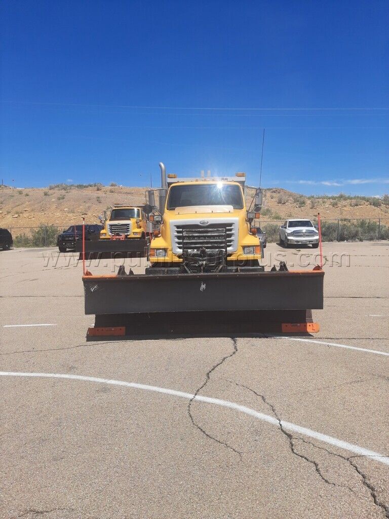 2007 STERLING LT9500 DUMP TRUCK WITH PLOW, SPREADER, AND WING PLOW. — photo 1