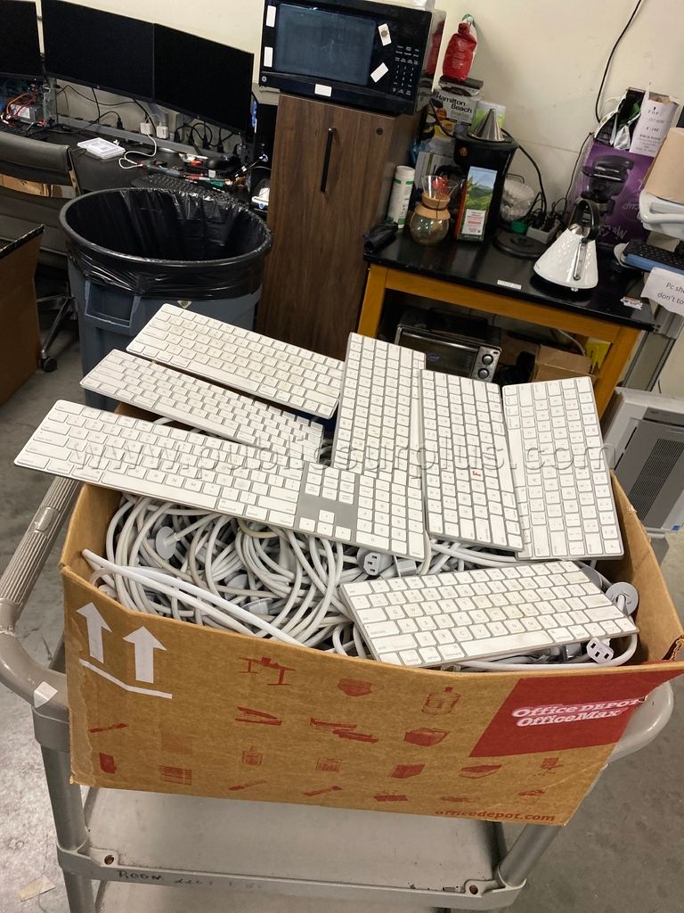 Apple keyboards, mice, iMac power cords - RC - Z1 — photo 1