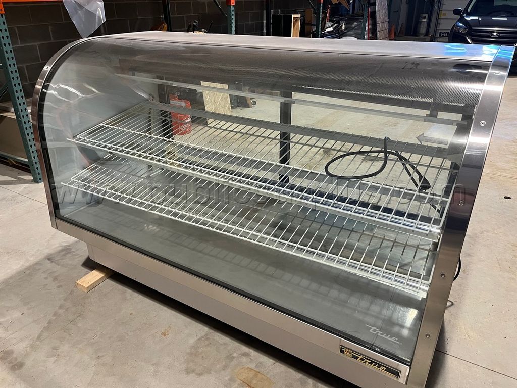 True Refrigerated Display Case — photo 1