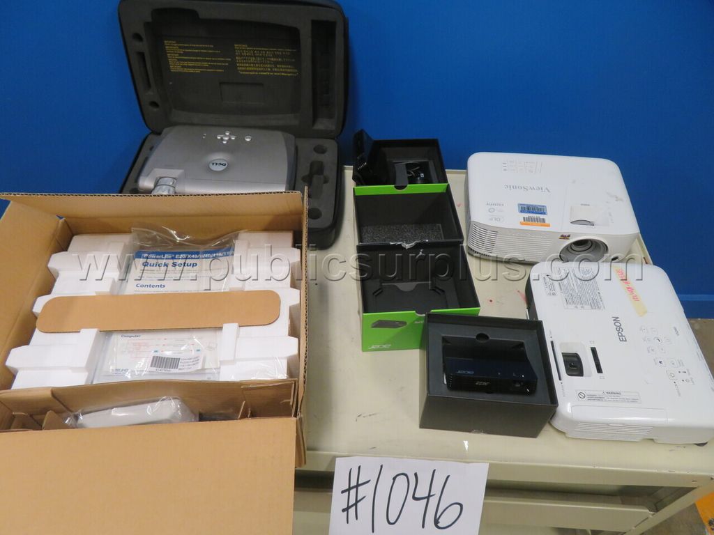 Broken LCD Projectors — photo 1