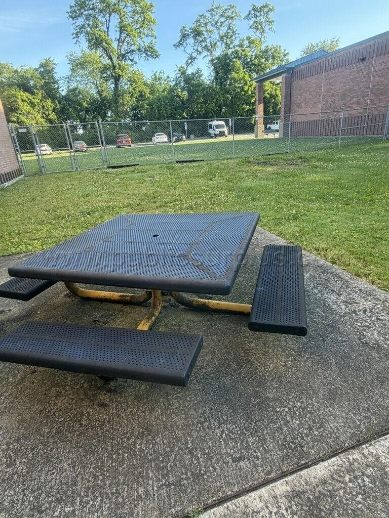Kids Square Picnic Table — photo 1
