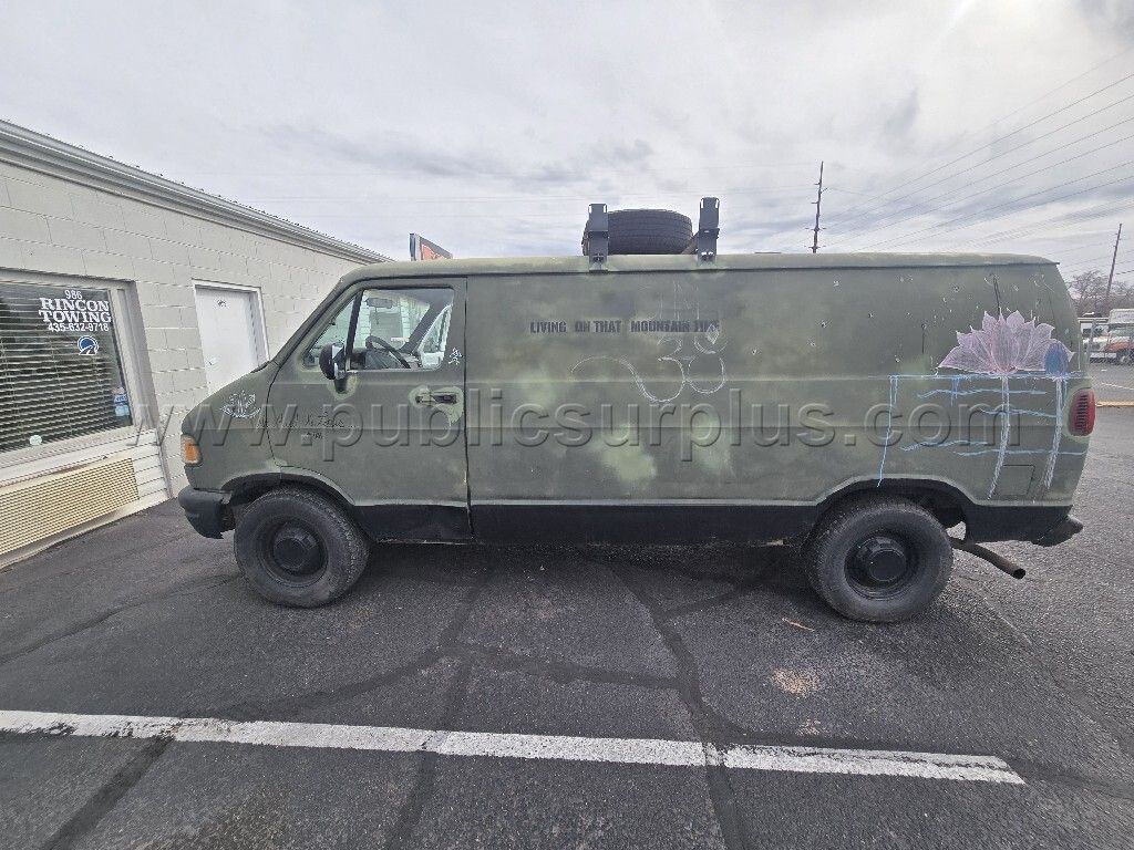 1996 Dodge Ram 2500 Cargo Van — photo 1
