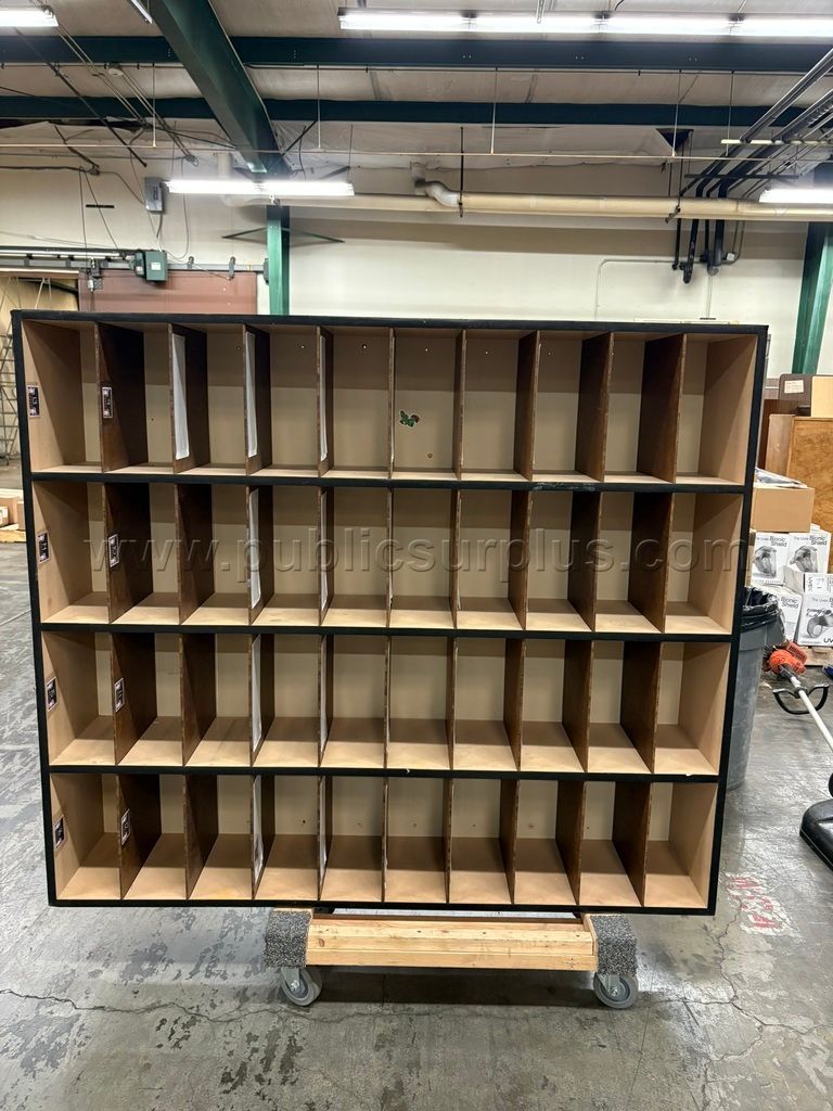 40 slot cubby — photo 1