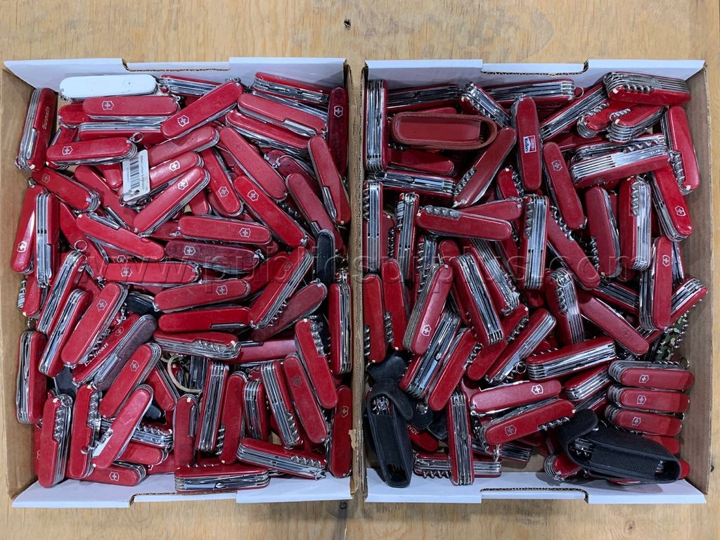 Victorinox Pocket Knives (Qty 250) /KK — photo 1