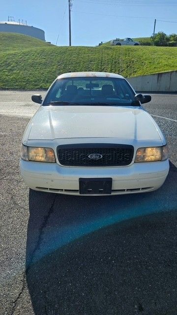 2005  FORD CROWN VICTORIA — photo 1