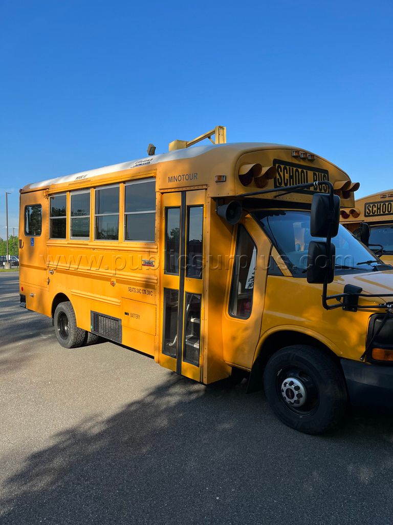 2016-GAS SCHOOL BUS - 6 PASSENGER 3W/C W/CAMERAS W-A/C - photo 1