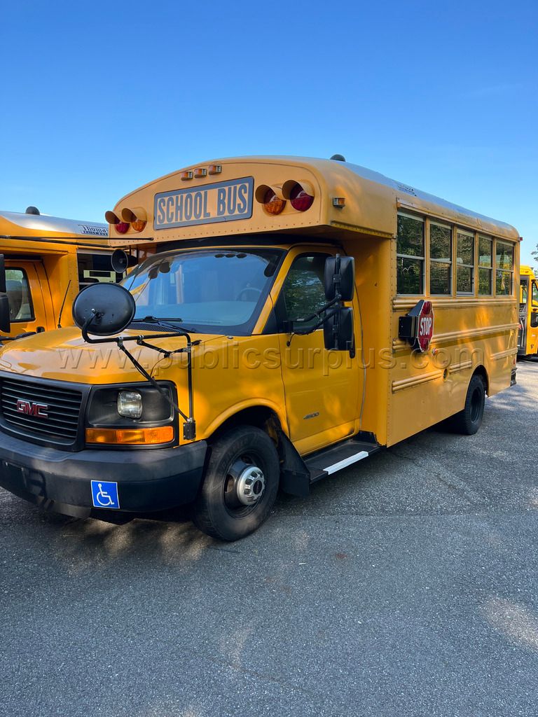 2016-GAS SCHOOL BUS - 12 PASSENGER 2W/C W/CAMERAS W-A/C - photo 1