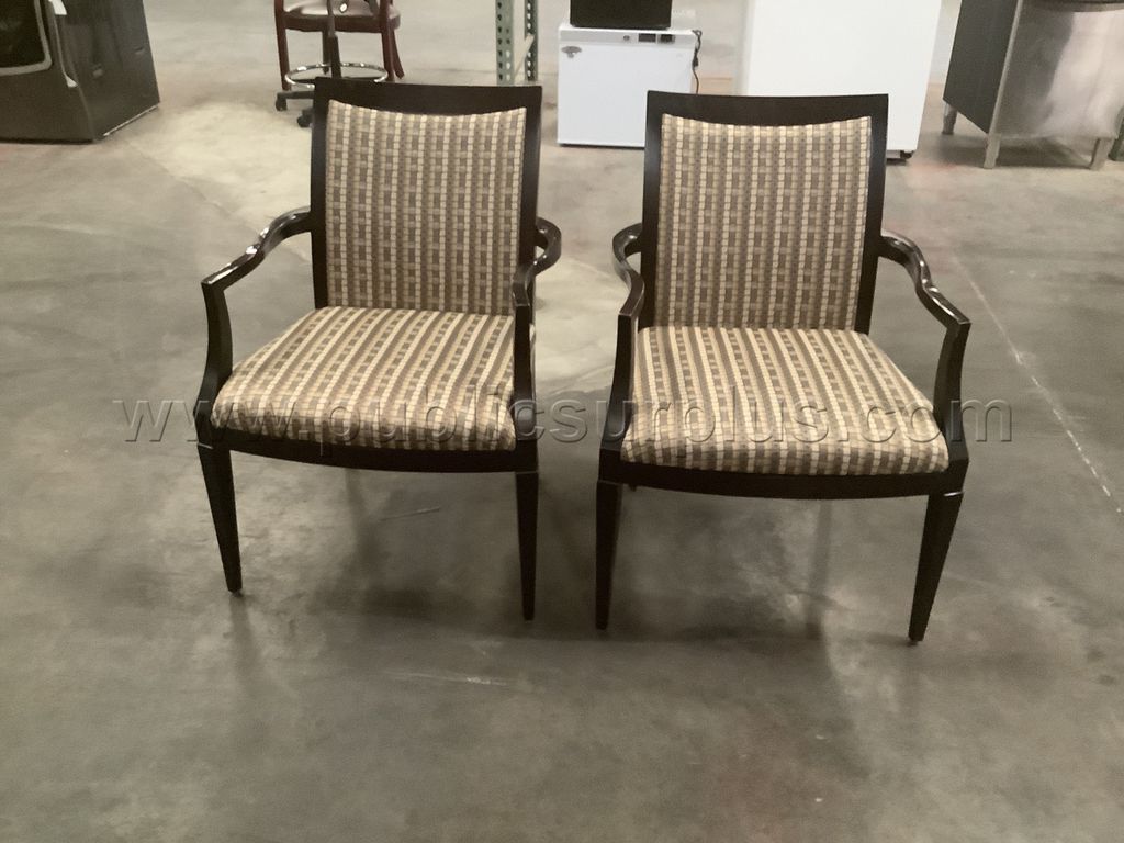 2 Chairs — photo 1