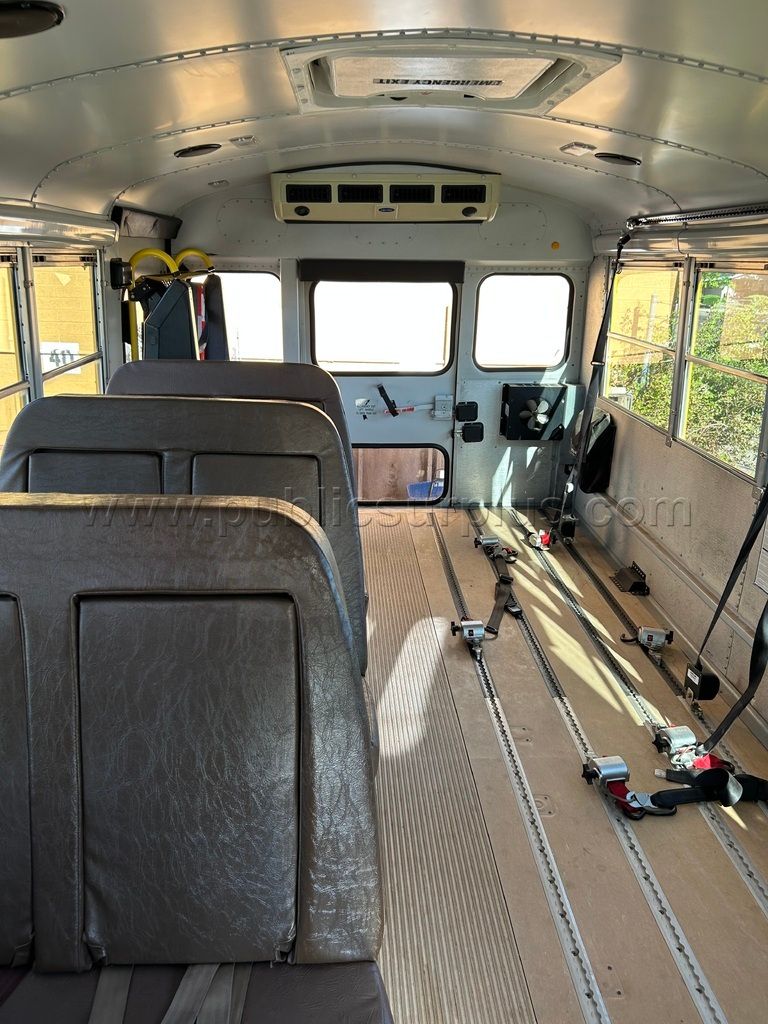 2007 THOMAS WHEEL CHAIR BUS-UNIT 9 — photo 1