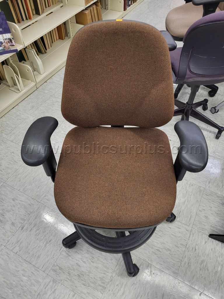 Brown office chair — photo 1
