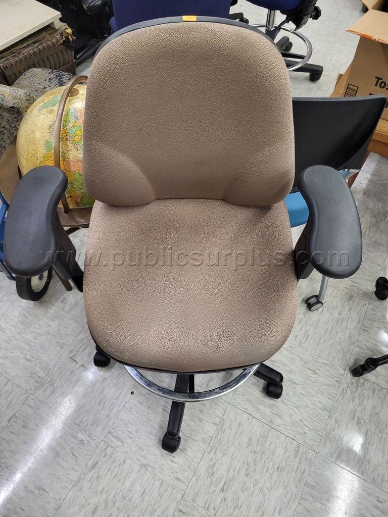 Tan office chair — photo 1
