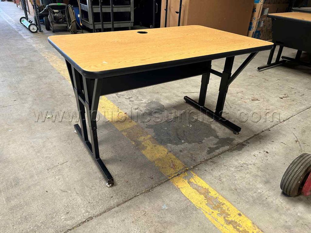 2 student desks — photo 1