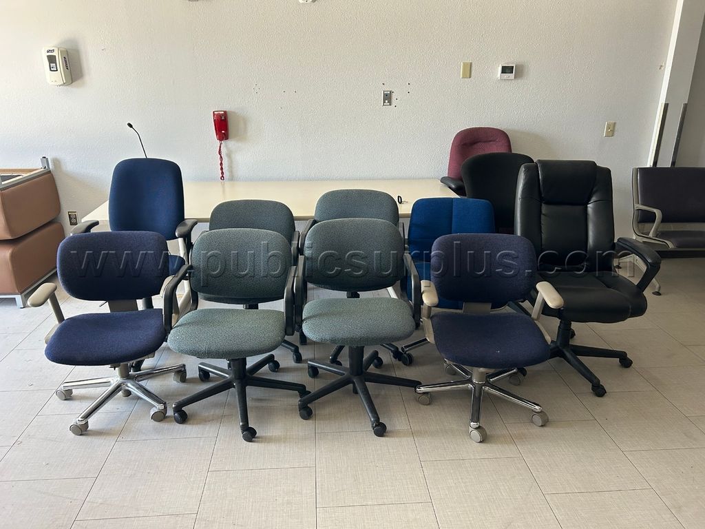 Chairs with rollers - Sold in one lot — photo 1