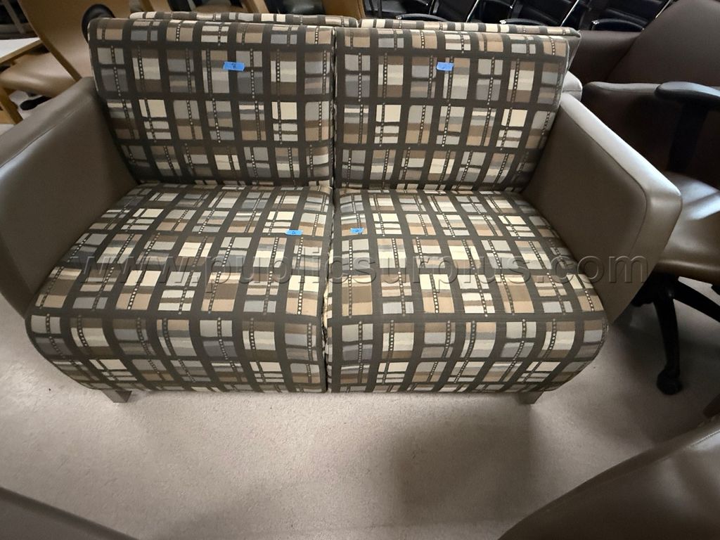 Auction#495- Loveseat — photo 1
