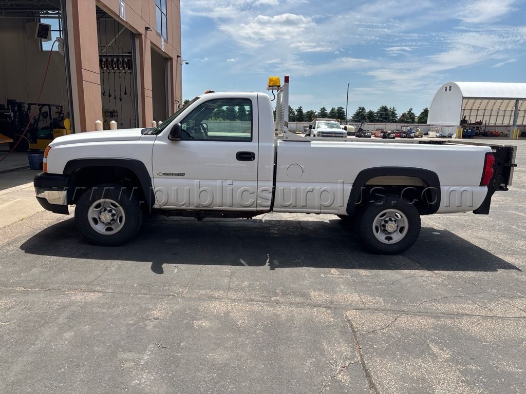2006 Chevrolet C2500HD with Tommy Gate — photo 1