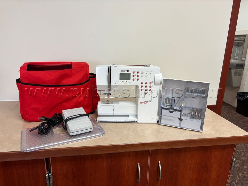 Bernina Sewing Machine — photo 1