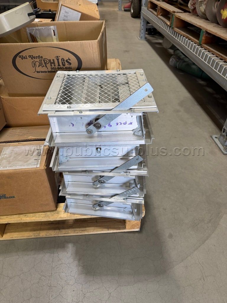 Pallet of old electrical/electronic items — photo 1